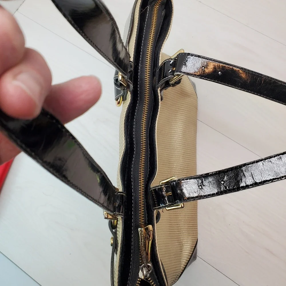 Carmen Steffens Leather Gold Striped Purse Black Leather‎ Accents
